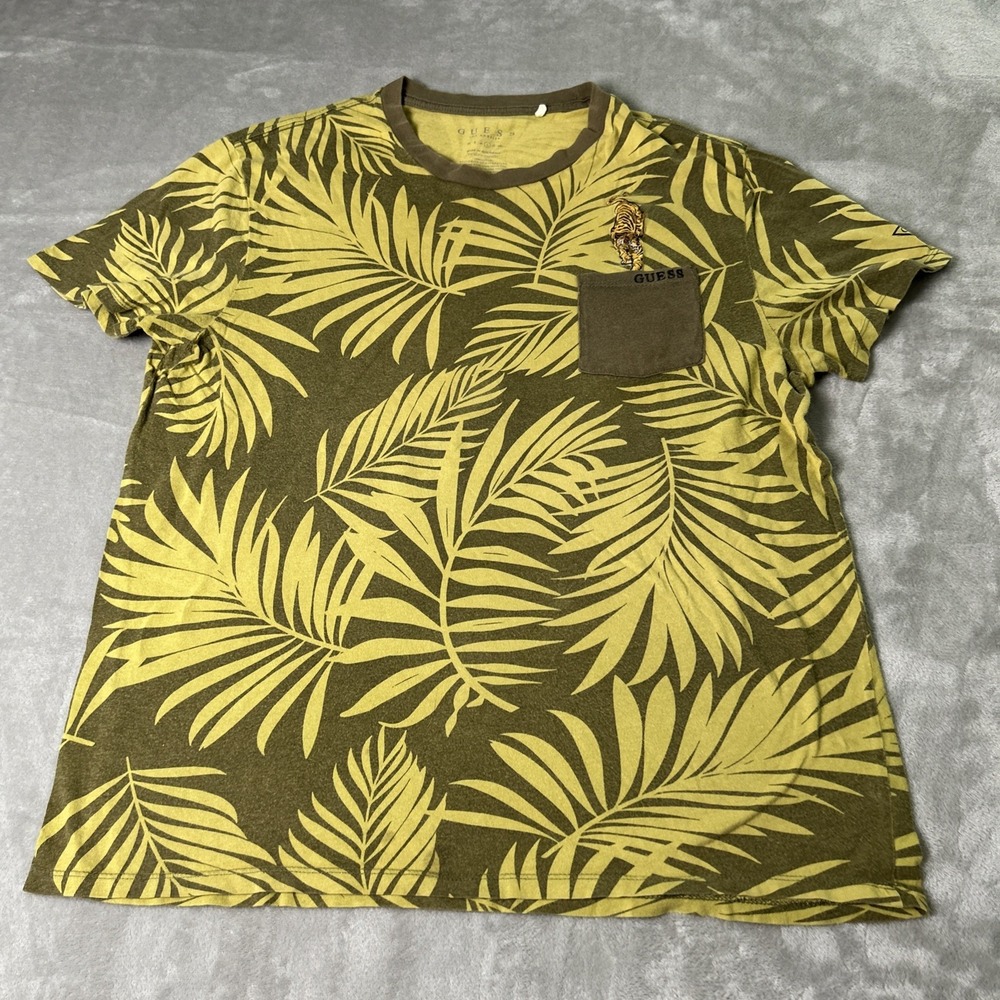 Guess Los Angeles Short Sleeve Size Large Jungle